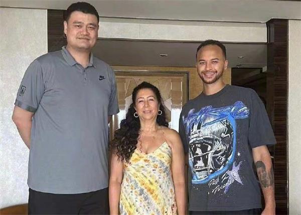 李凯尔正式加入中国男篮，这是中国篮球的新起点