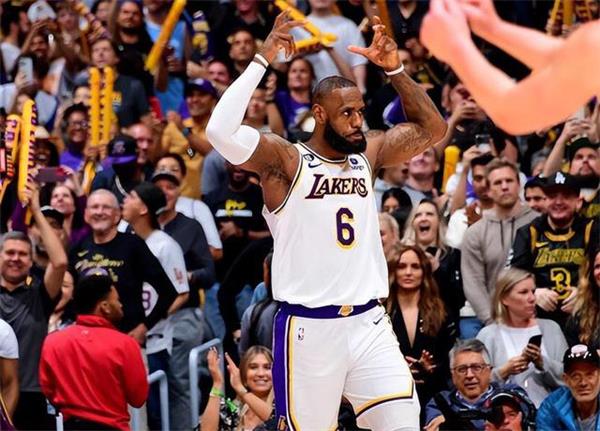 詹姆斯出手次数最多的一次你知道吗，他如何成为NBA历史上最伟大的得分手之一？
