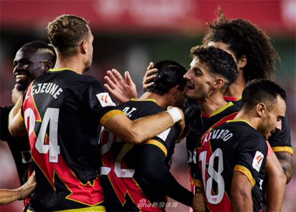 巴列卡诺客场2-0击败格拉纳达，取得西甲首胜