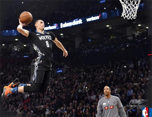 NBA扣篮王拉文：他的扣篮大赛冠军鞋子，NBA历史上最能扣的球员?
