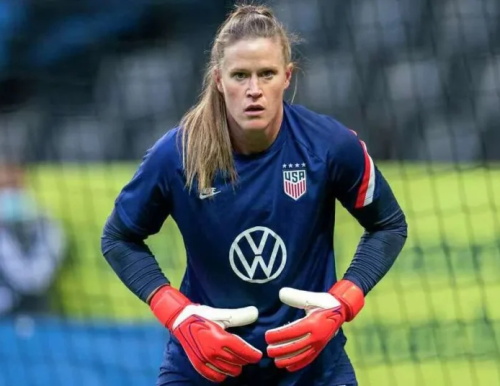 阿莉莎·内赫尔 (Alyssa Naeher)：美国女足守门员的安全之手