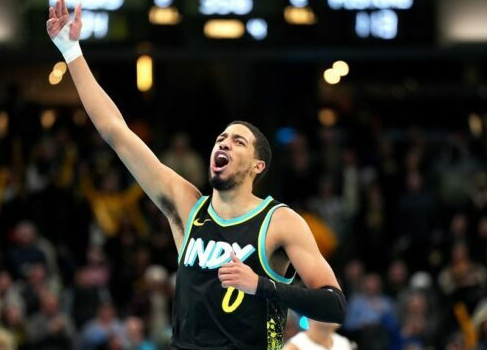 步行者新星泰瑞斯·哈里伯顿打破纪录，成为NBA历史上第四位完成这一壮举的球员