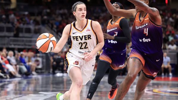 WNBA：凯特琳·克拉克再次创造历史，阿贾·威尔逊在拉斯维加斯王牌队获胜中表现出色
